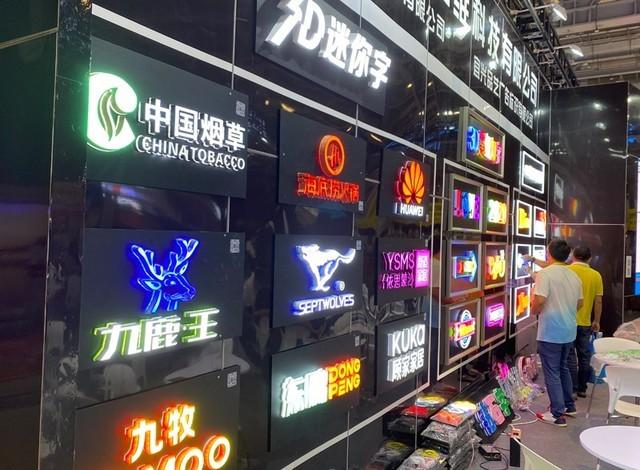 上海国际广告展闪铸科技AD1现场震撼打印引围观